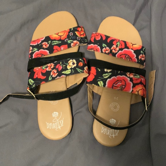 Brand new custom Sandals from Mexico. - Picture 1 of 8